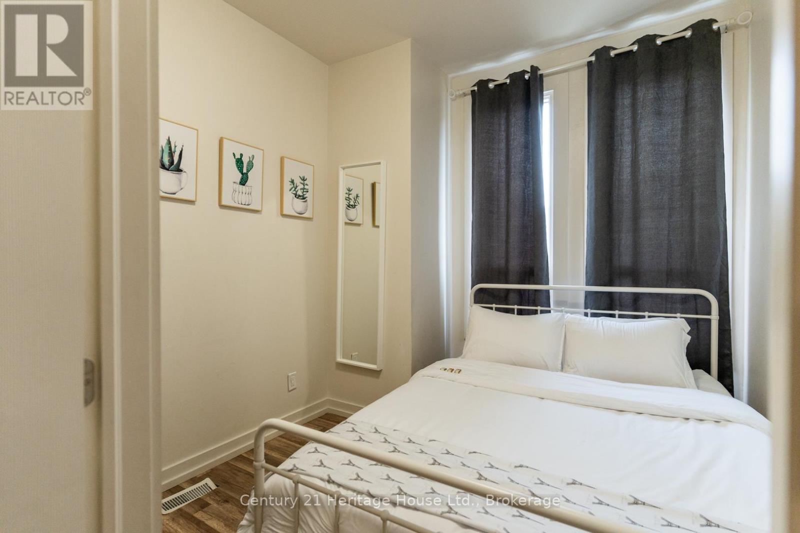 A - 210 Wilson Street, Hamilton (Landsdale), Ontario  L8R 1E5 - Photo 18 - X12472649