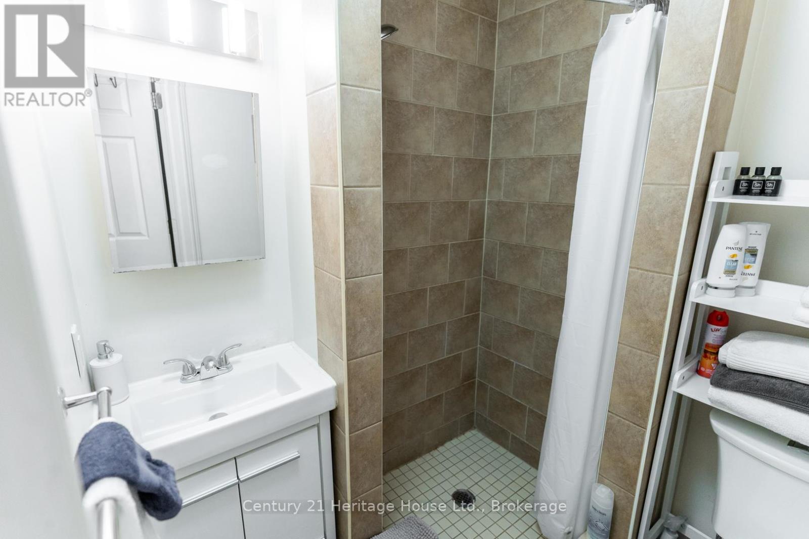 A - 210 Wilson Street, Hamilton (Landsdale), Ontario  L8R 1E5 - Photo 17 - X12472649