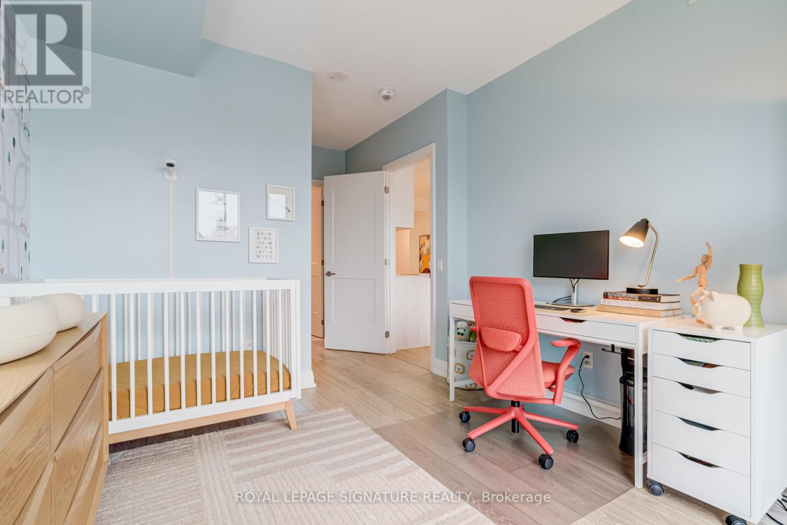 207 - 21 Park Street E, Mississauga, Ontario  L5G 0C2 - Photo 11 - W12645526