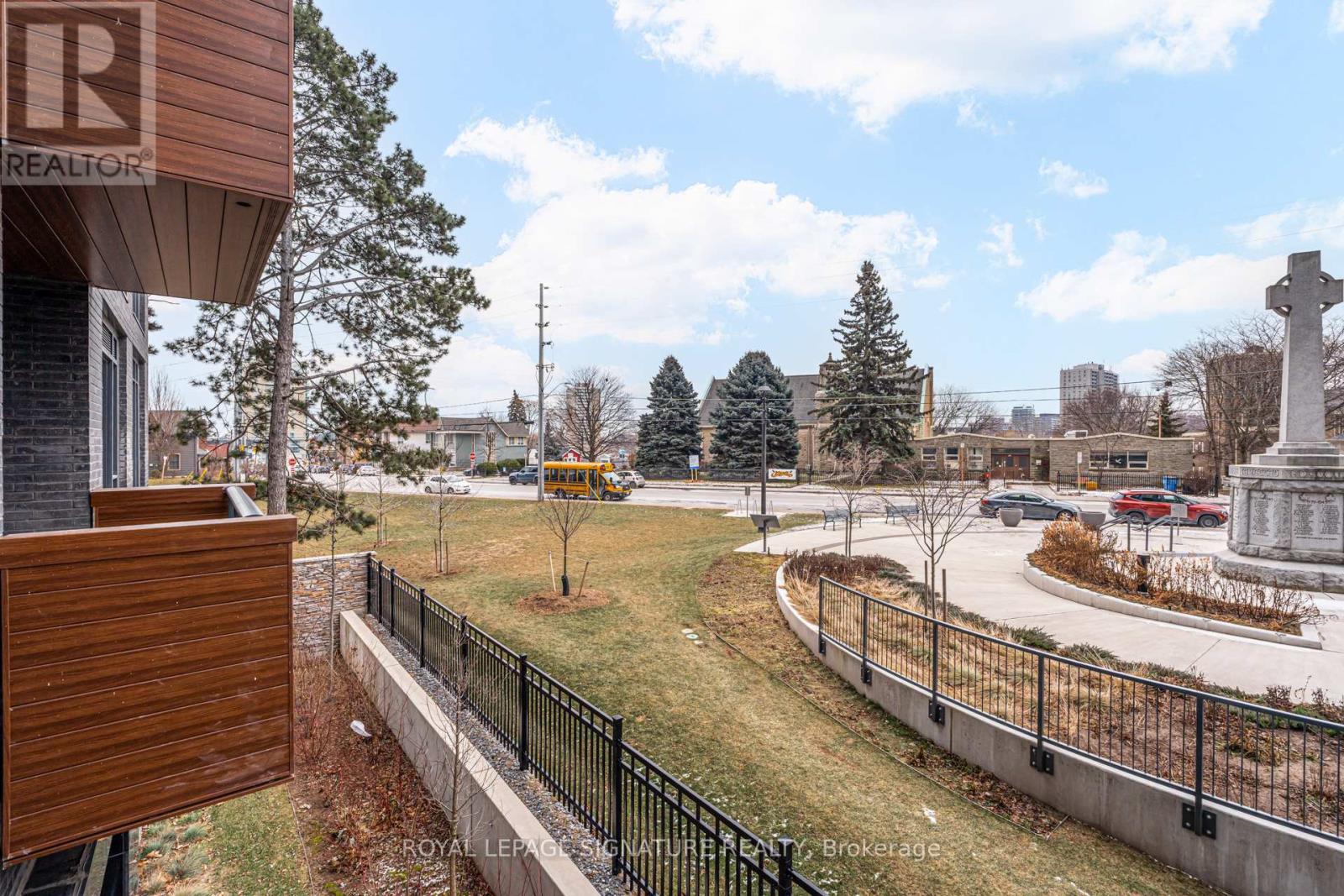 207 - 21 Park Street E, Mississauga, Ontario  L5G 0C2 - Photo 17 - W12645526