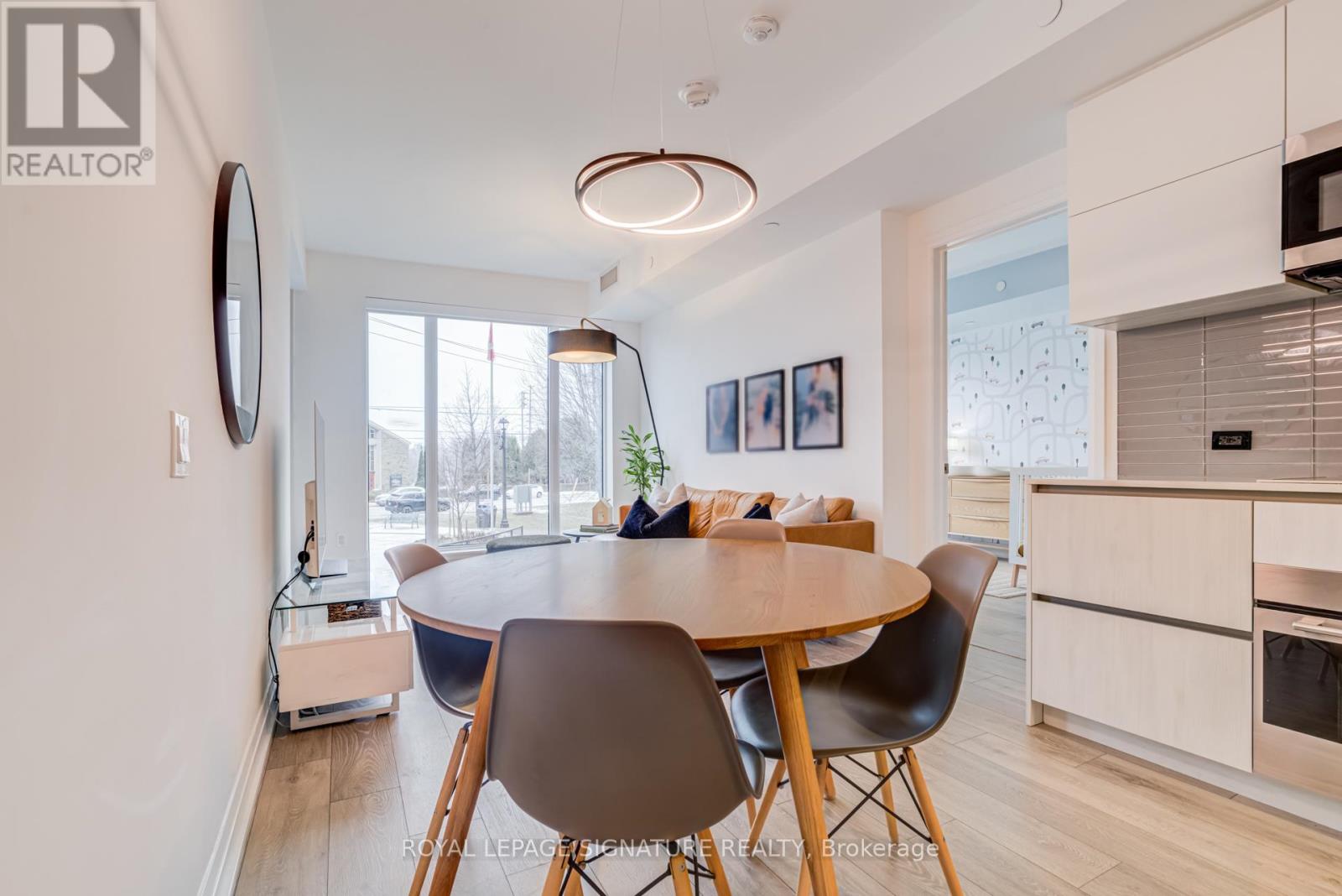 207 - 21 Park Street E, Mississauga, Ontario  L5G 0C2 - Photo 5 - W12645526