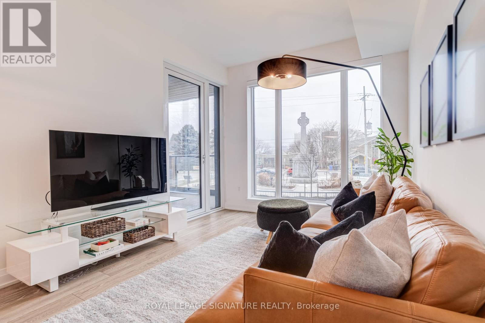 207 - 21 Park Street E, Mississauga, Ontario  L5G 0C2 - Photo 6 - W12645526