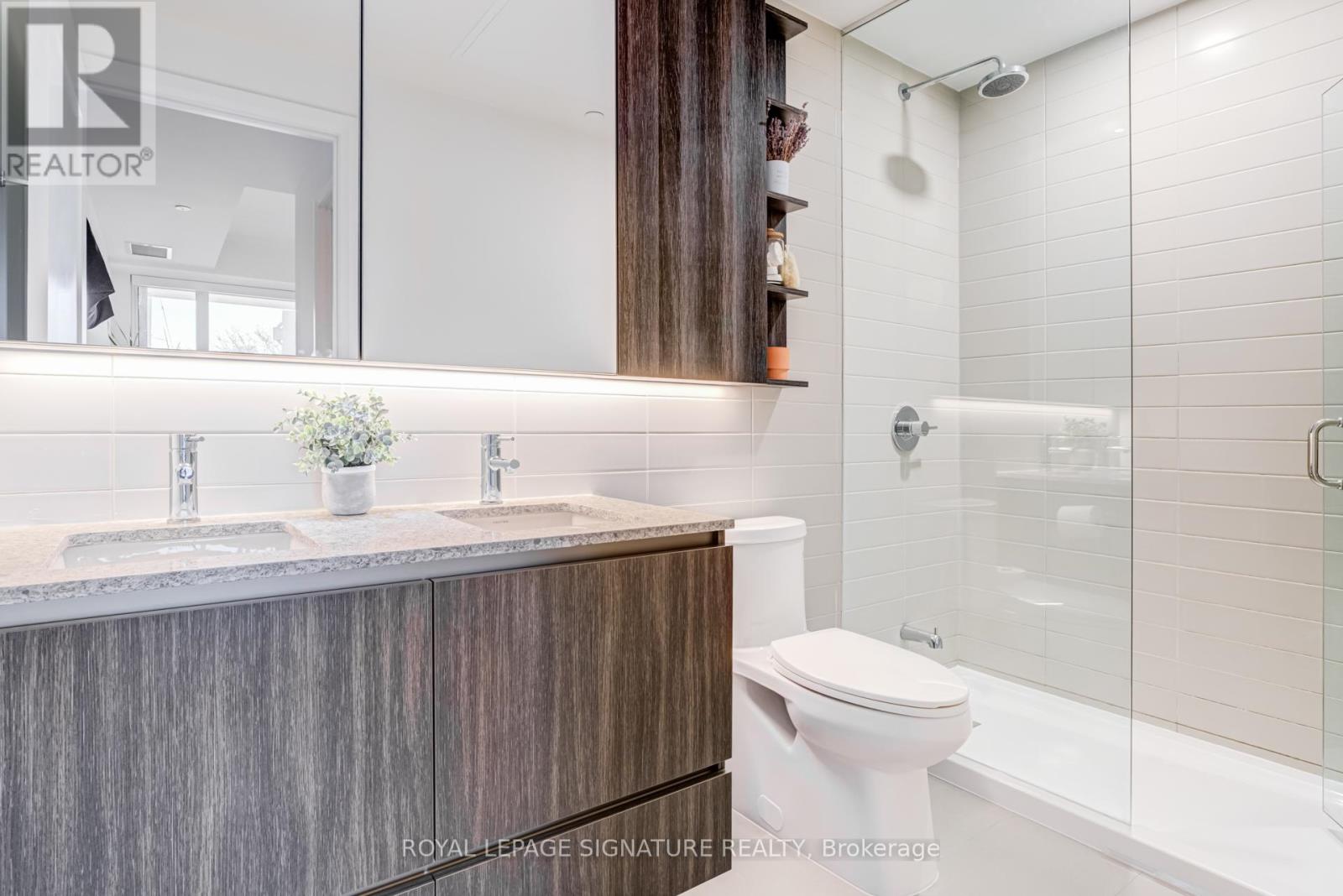 207 - 21 Park Street E, Mississauga, Ontario  L5G 0C2 - Photo 9 - W12645526