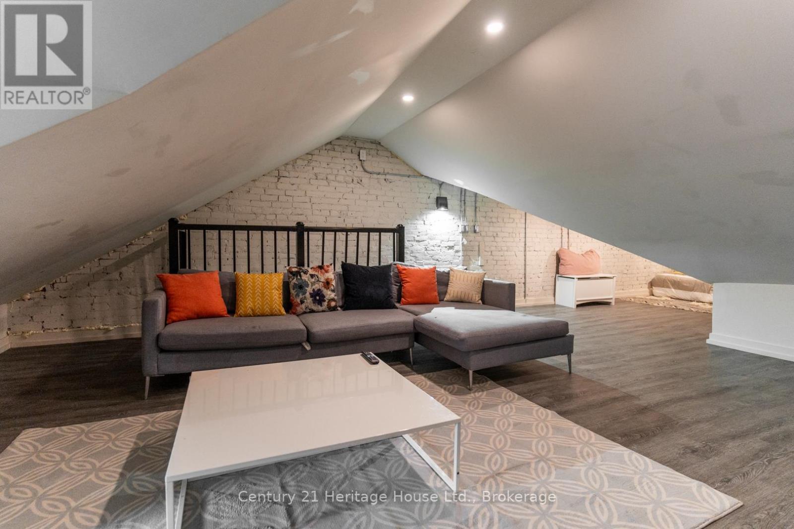 A - 210 Wilson Street, Hamilton (Landsdale), Ontario  L8R 1E5 - Photo 8 - X12472649