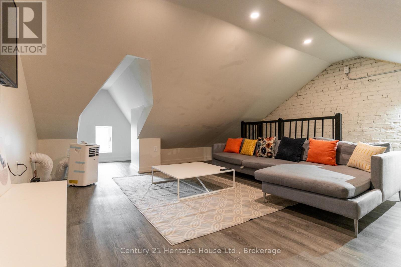 A - 210 Wilson Street, Hamilton (Landsdale), Ontario  L8R 1E5 - Photo 9 - X12472649