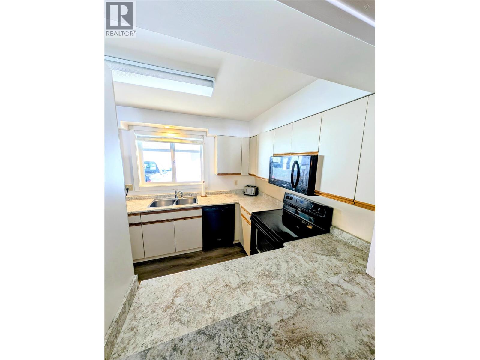 138 CLEARVIEW Road Penticton Photo 10