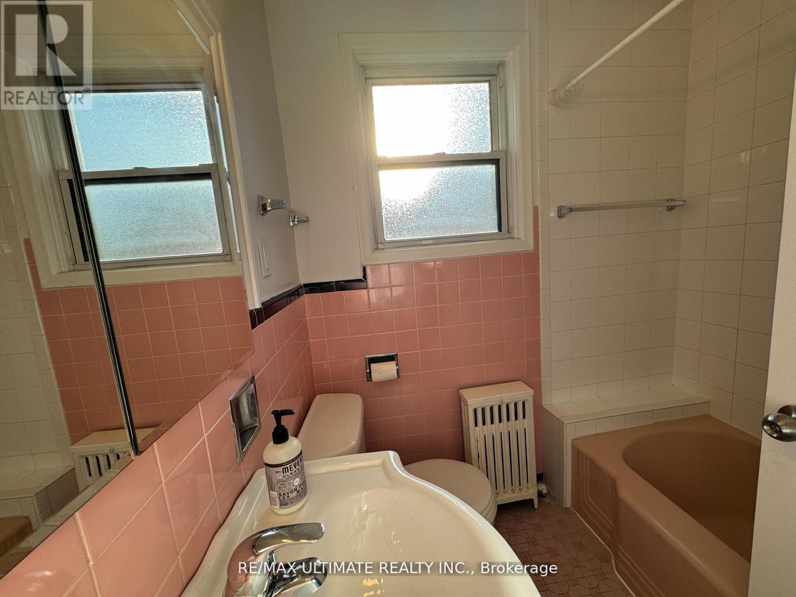 Main - 468 Ridelle Avenue, Toronto, Ontario  M6B 1K5 - Photo 15 - W12645556