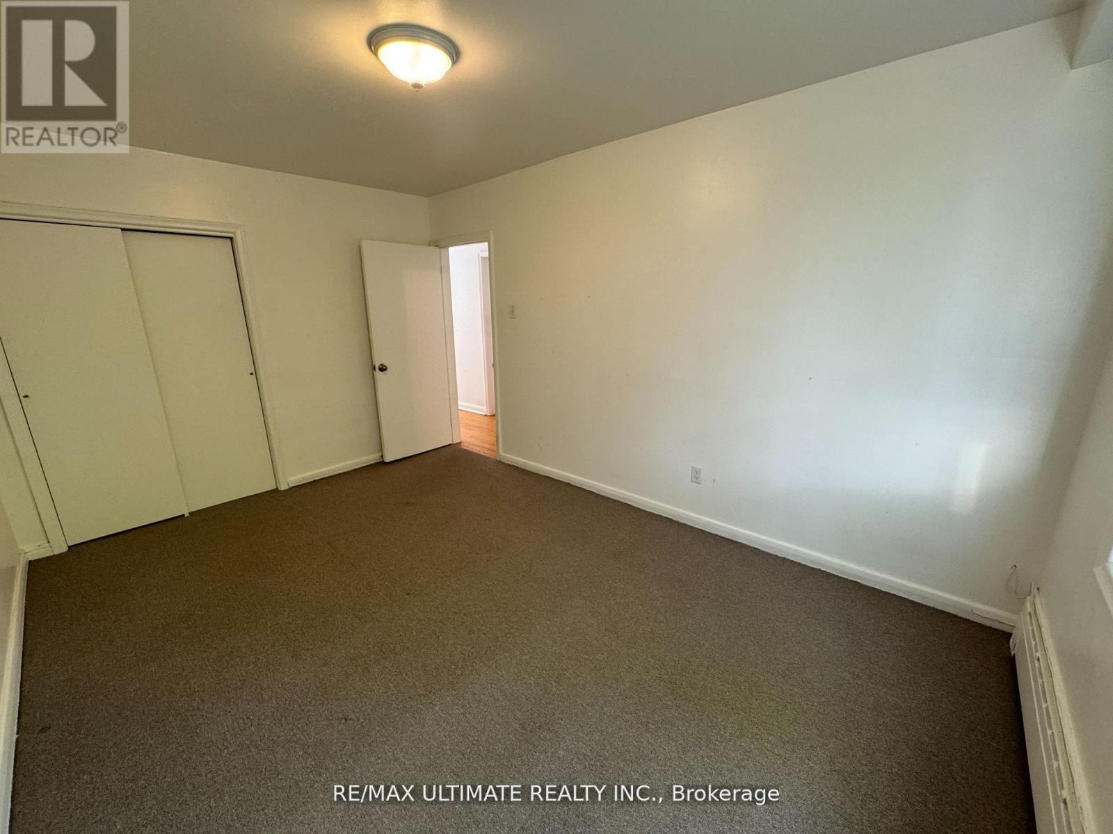 Main - 468 Ridelle Avenue, Toronto, Ontario  M6B 1K5 - Photo 8 - W12645556