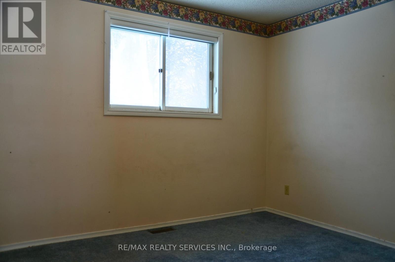 1045 Tremaine Avenue S, North Perth, Ontario  N4W 3G9 - Photo 11 - X12645578