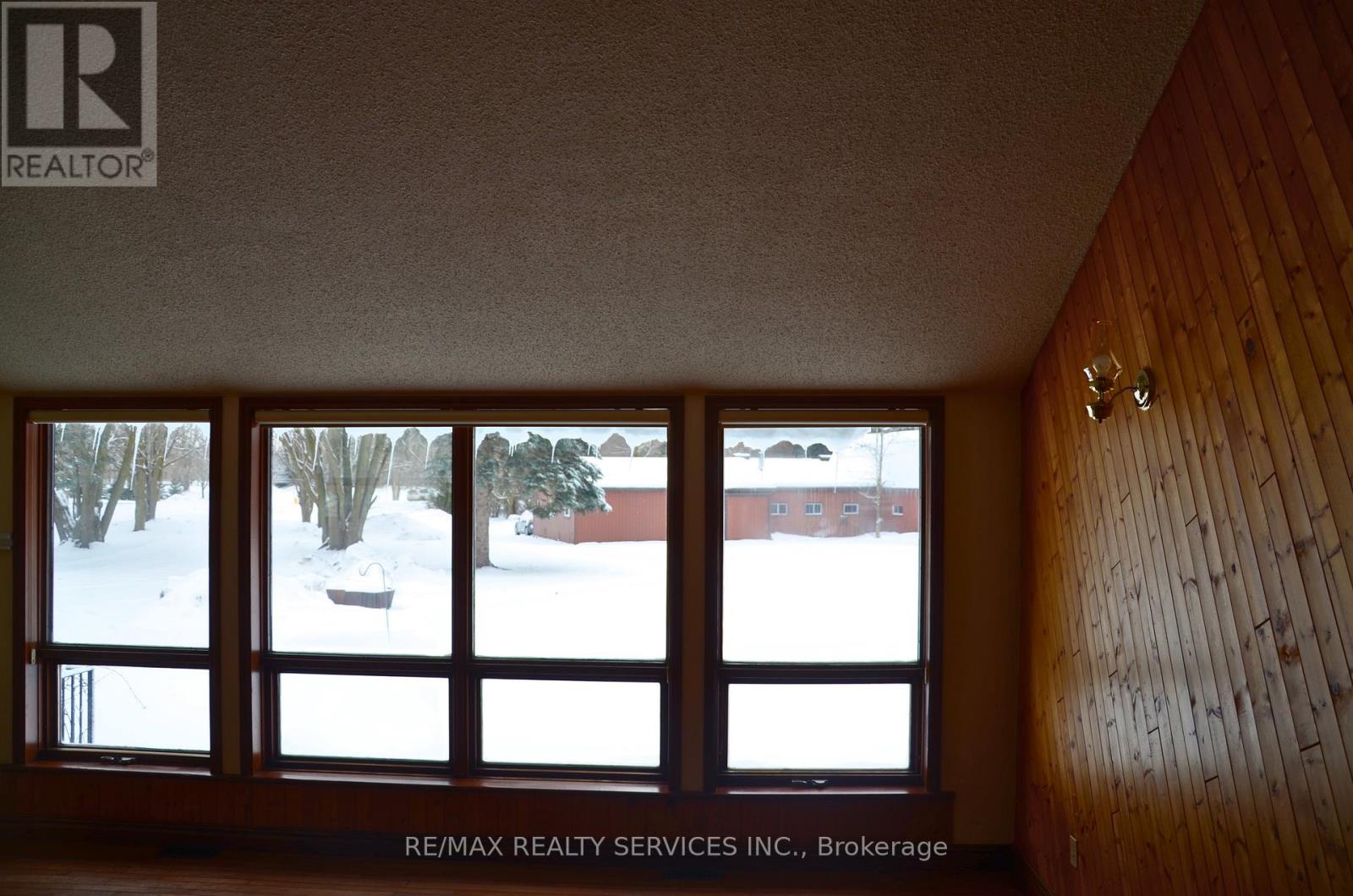 1045 Tremaine Avenue S, North Perth, Ontario  N4W 3G9 - Photo 12 - X12645578