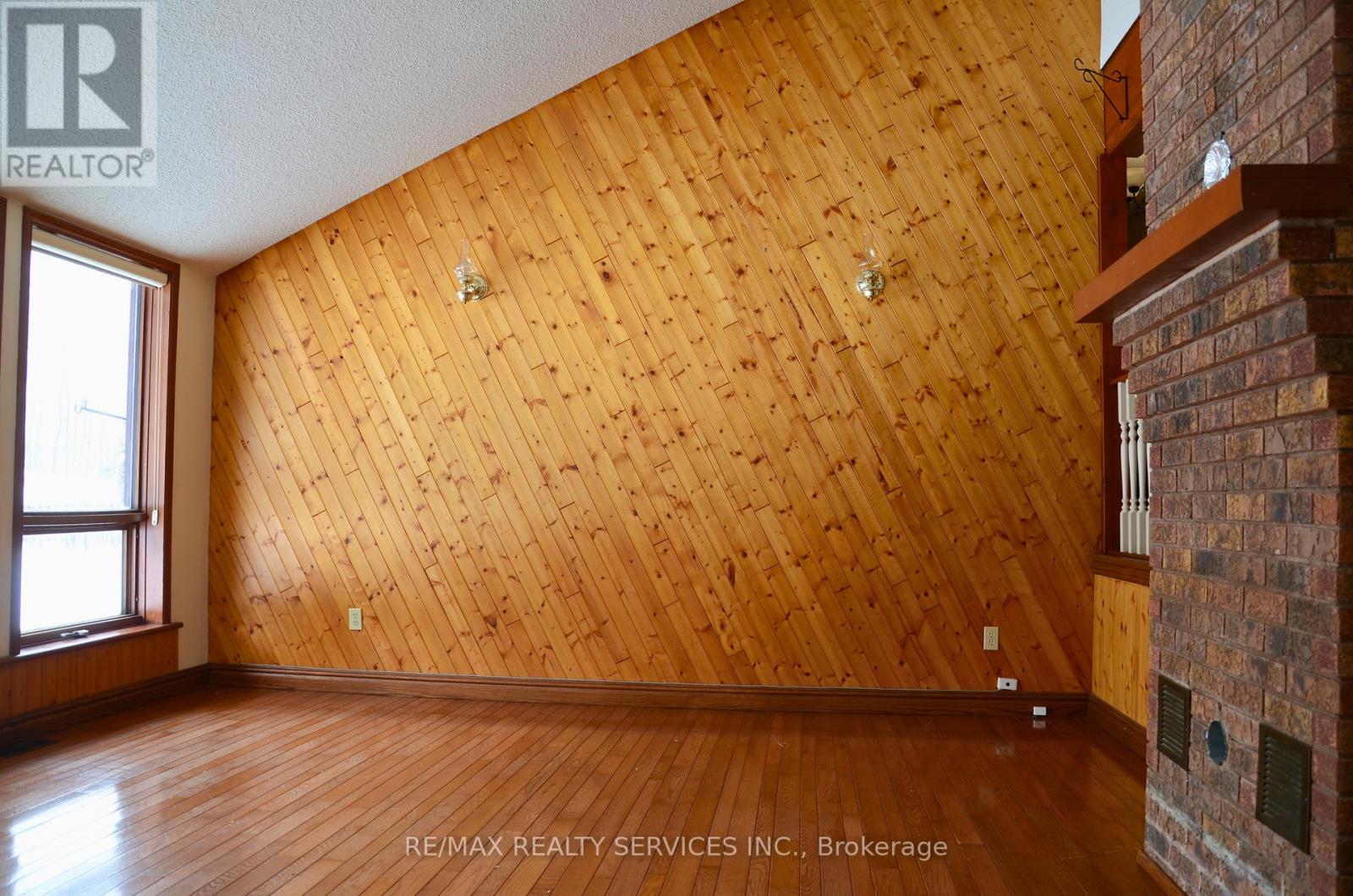 1045 Tremaine Avenue S, North Perth, Ontario  N4W 3G9 - Photo 8 - X12645578