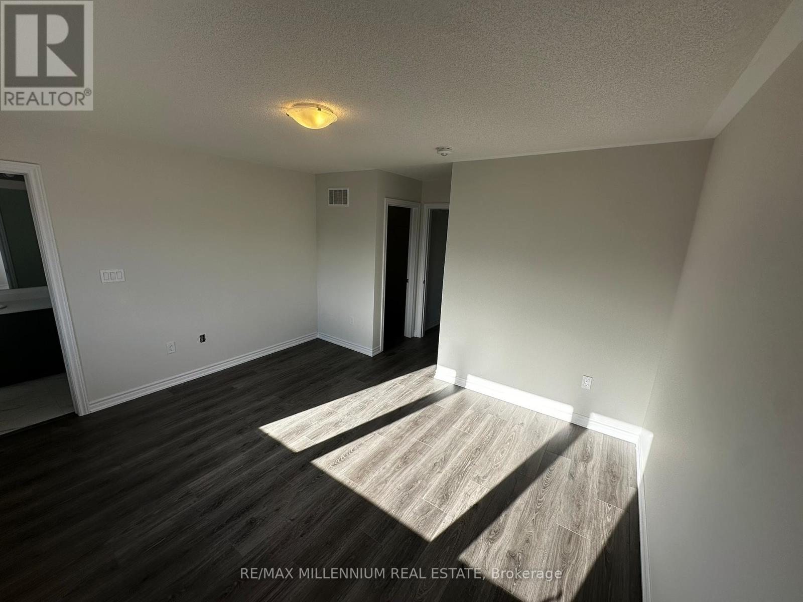 103 Watts Mews, Kawartha Lakes, Ontario  K9V 5V4 - Photo 13 - X12645582