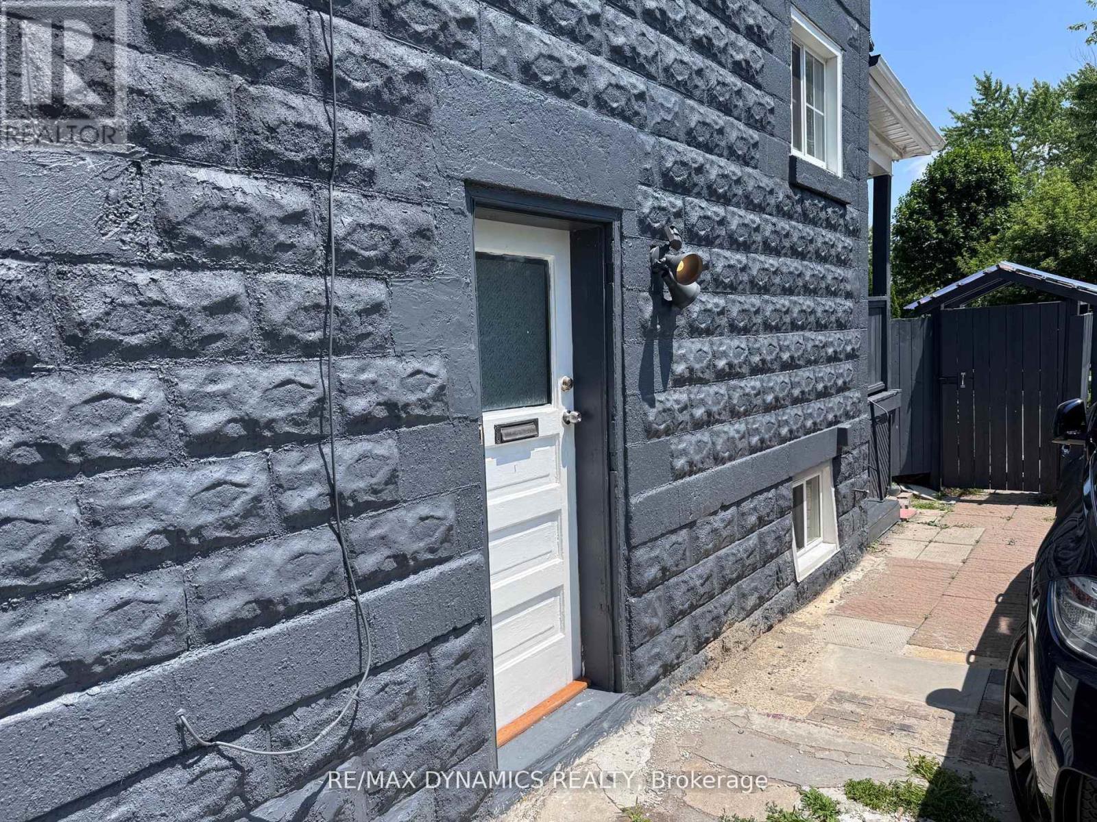 5463 Palmer Avenue, Niagara Falls, Ontario  L2E 3V2 - Photo 4 - X12433990