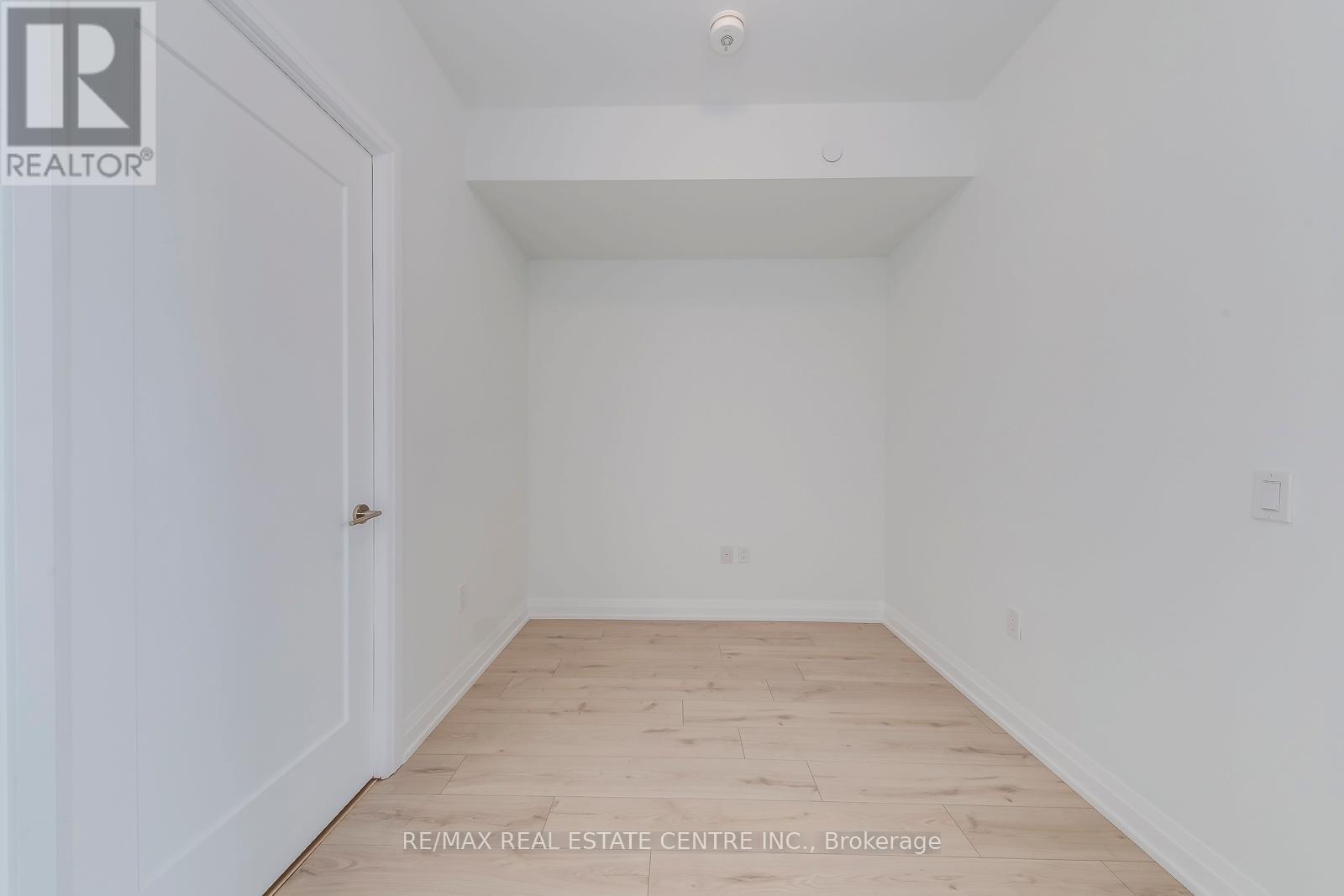 217 - 412 Silver Maple Road, Oakville, Ontario  L6H 7X8 - Photo 17 - W12612054