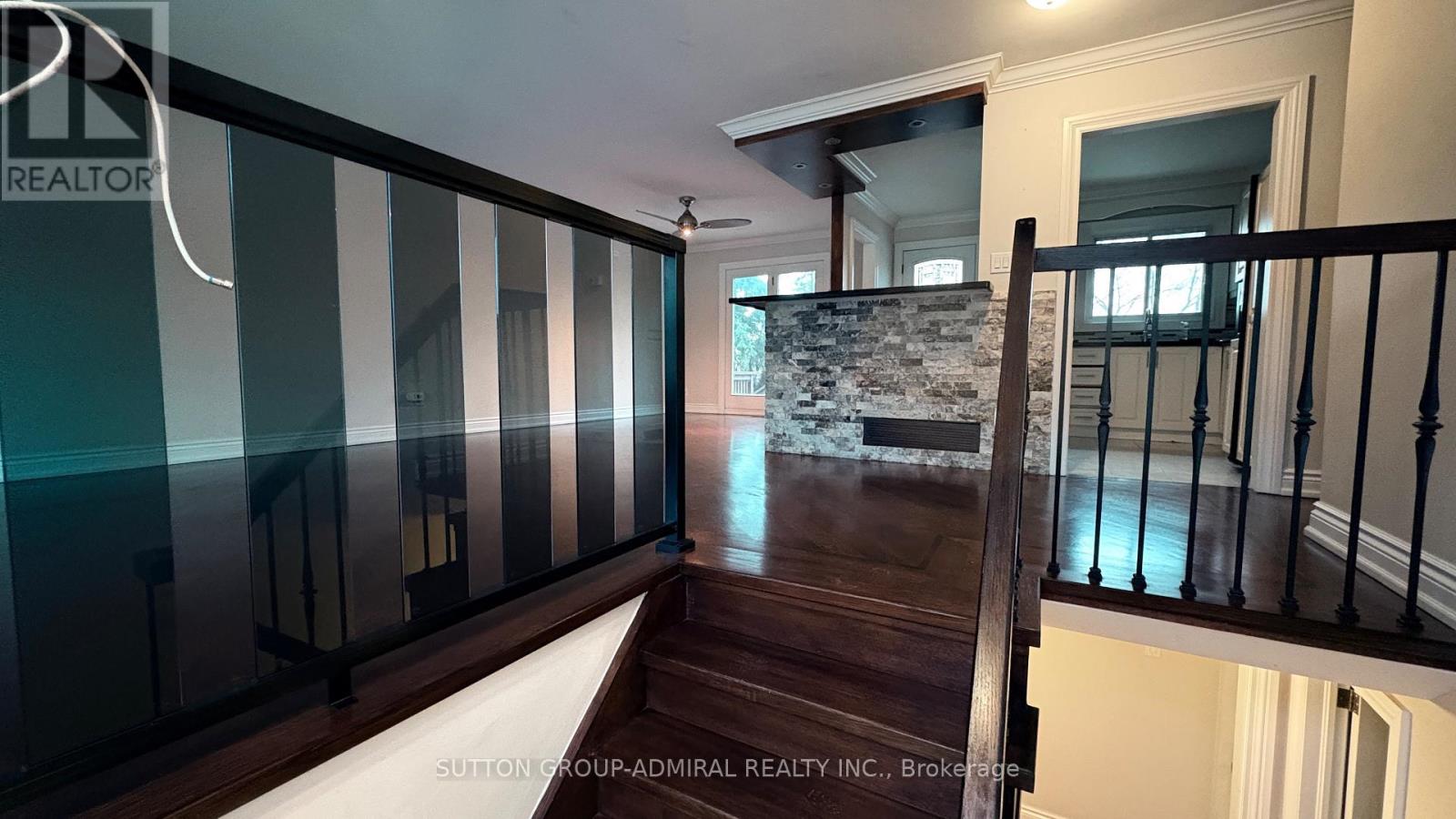 17 Law Crescent S, Richmond Hill, Ontario  L4C 5K7 - Photo 2 - N12645590