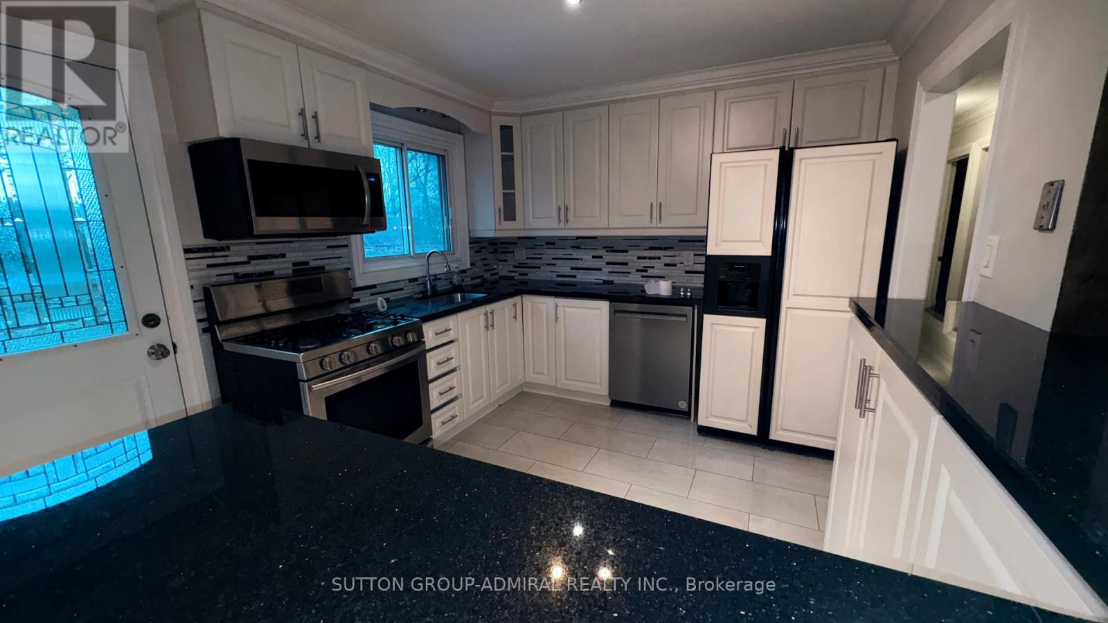 17 Law Crescent S, Richmond Hill, Ontario  L4C 5K7 - Photo 5 - N12645590