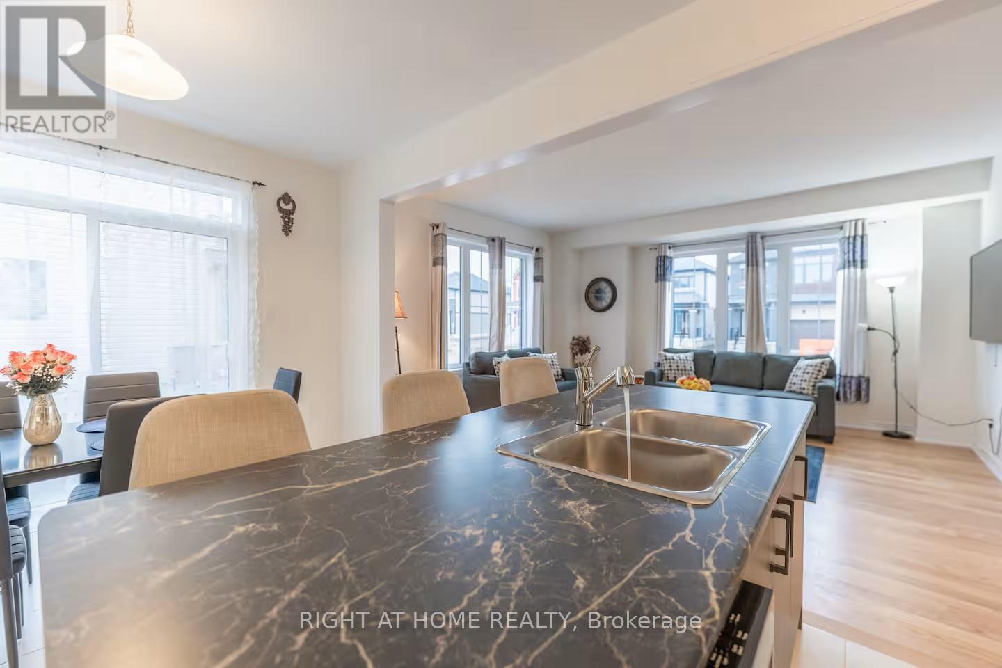 120 Velvet Way, Thorold, Ontario  L2V 0B8 - Photo 10 - X12645588