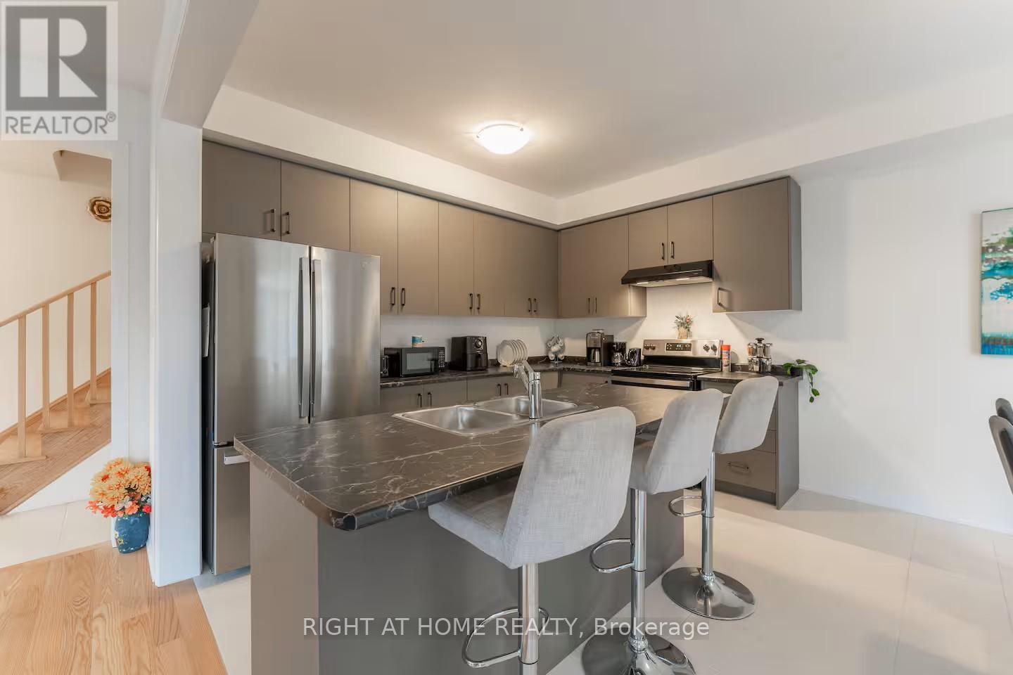 120 Velvet Way, Thorold, Ontario  L2V 0B8 - Photo 11 - X12645588