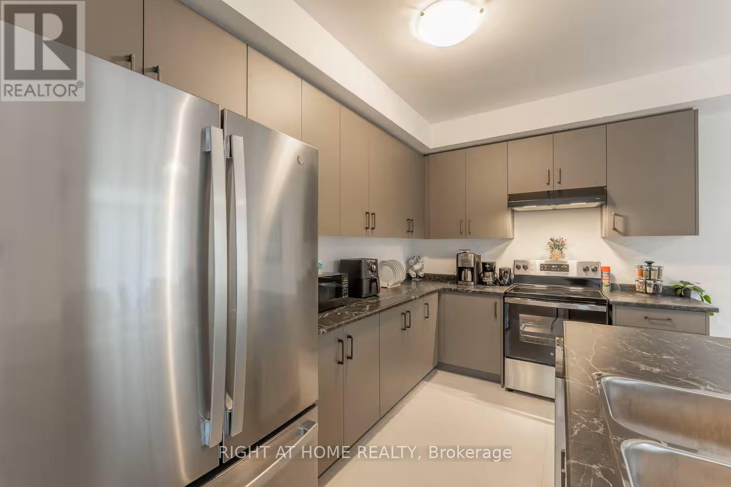 120 Velvet Way, Thorold, Ontario  L2V 0B8 - Photo 3 - X12645588