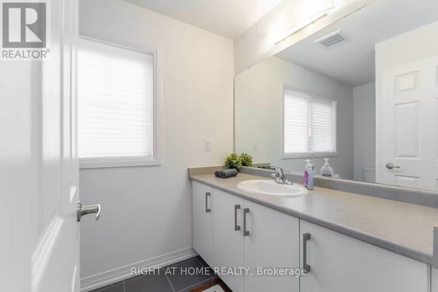 120 Velvet Way, Thorold, Ontario  L2V 0B8 - Photo 37 - X12645588