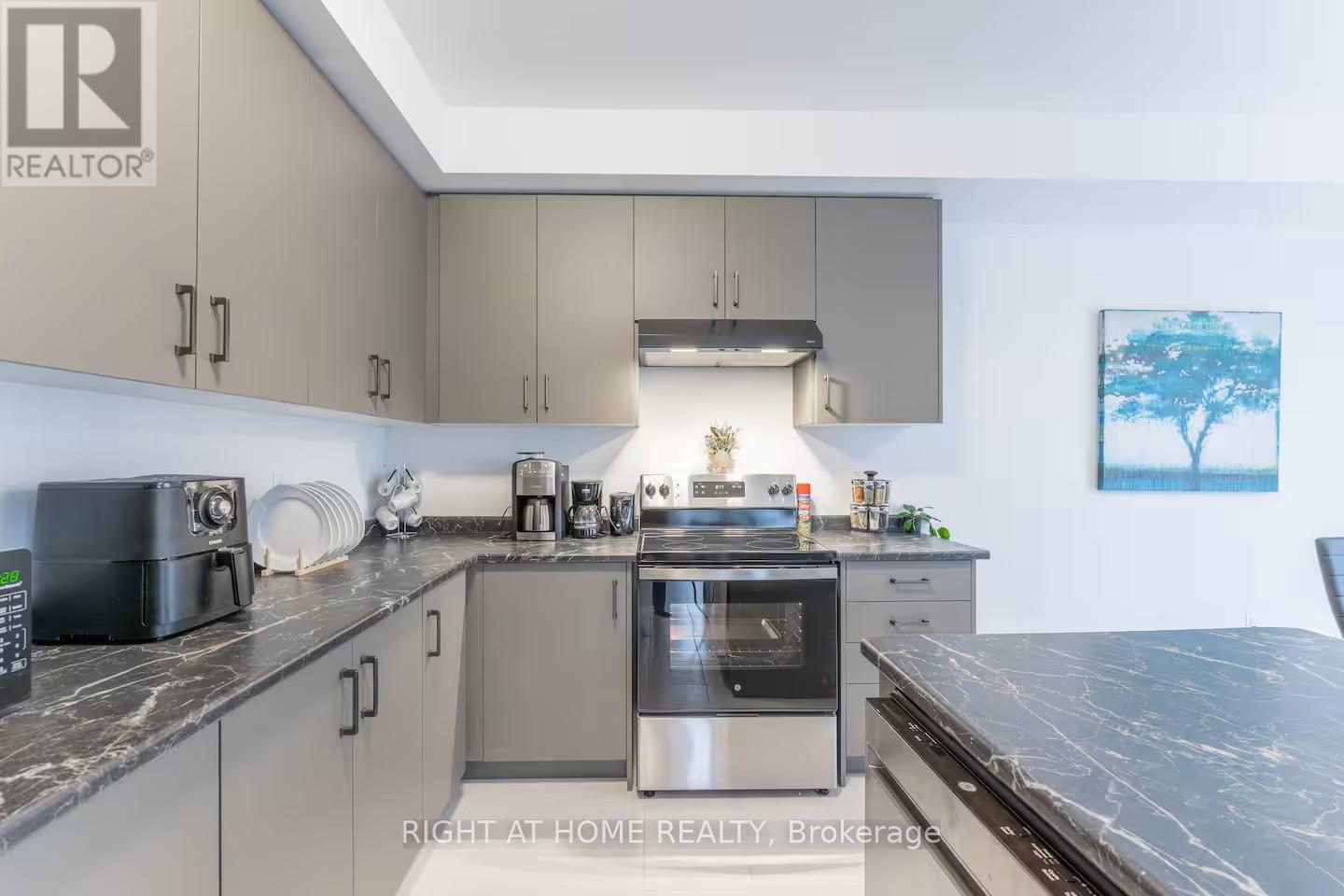 120 Velvet Way, Thorold, Ontario  L2V 0B8 - Photo 4 - X12645588