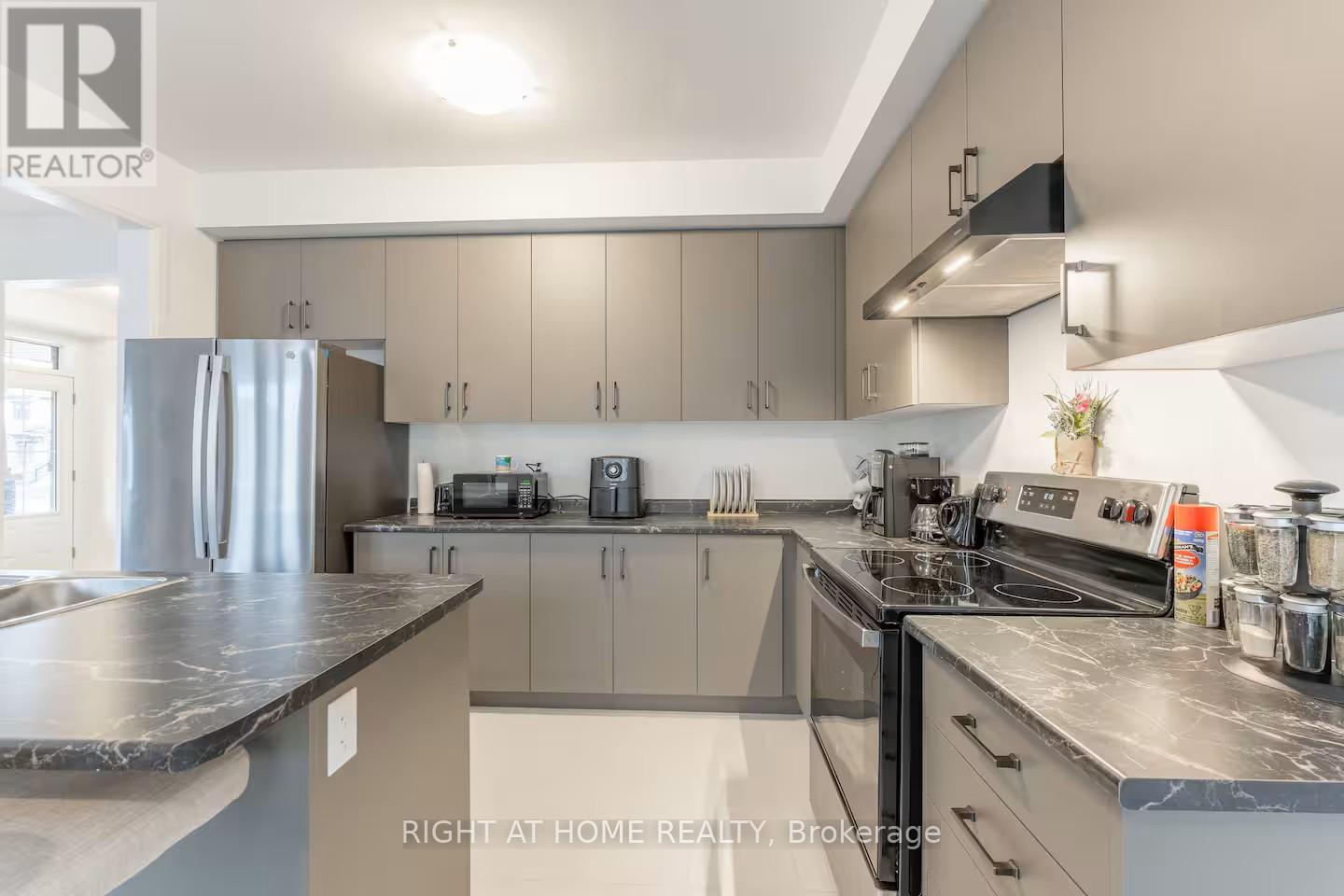 120 Velvet Way, Thorold, Ontario  L2V 0B8 - Photo 7 - X12645588