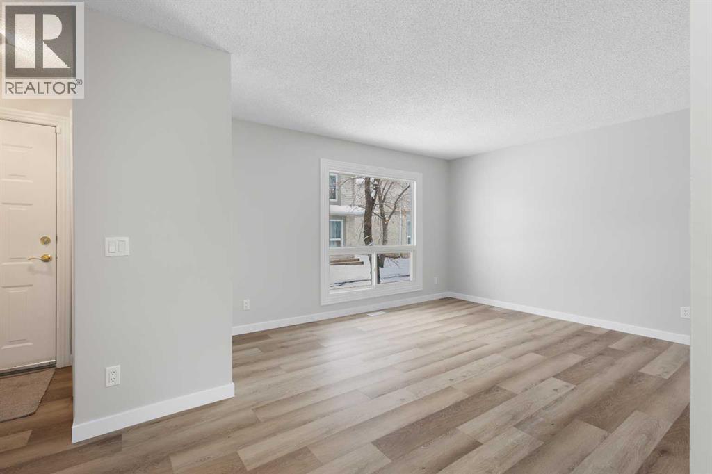 129 Deer Ridge Lane Se, Calgary, Alberta  T2J 6N3 - Photo 4 - A2274492