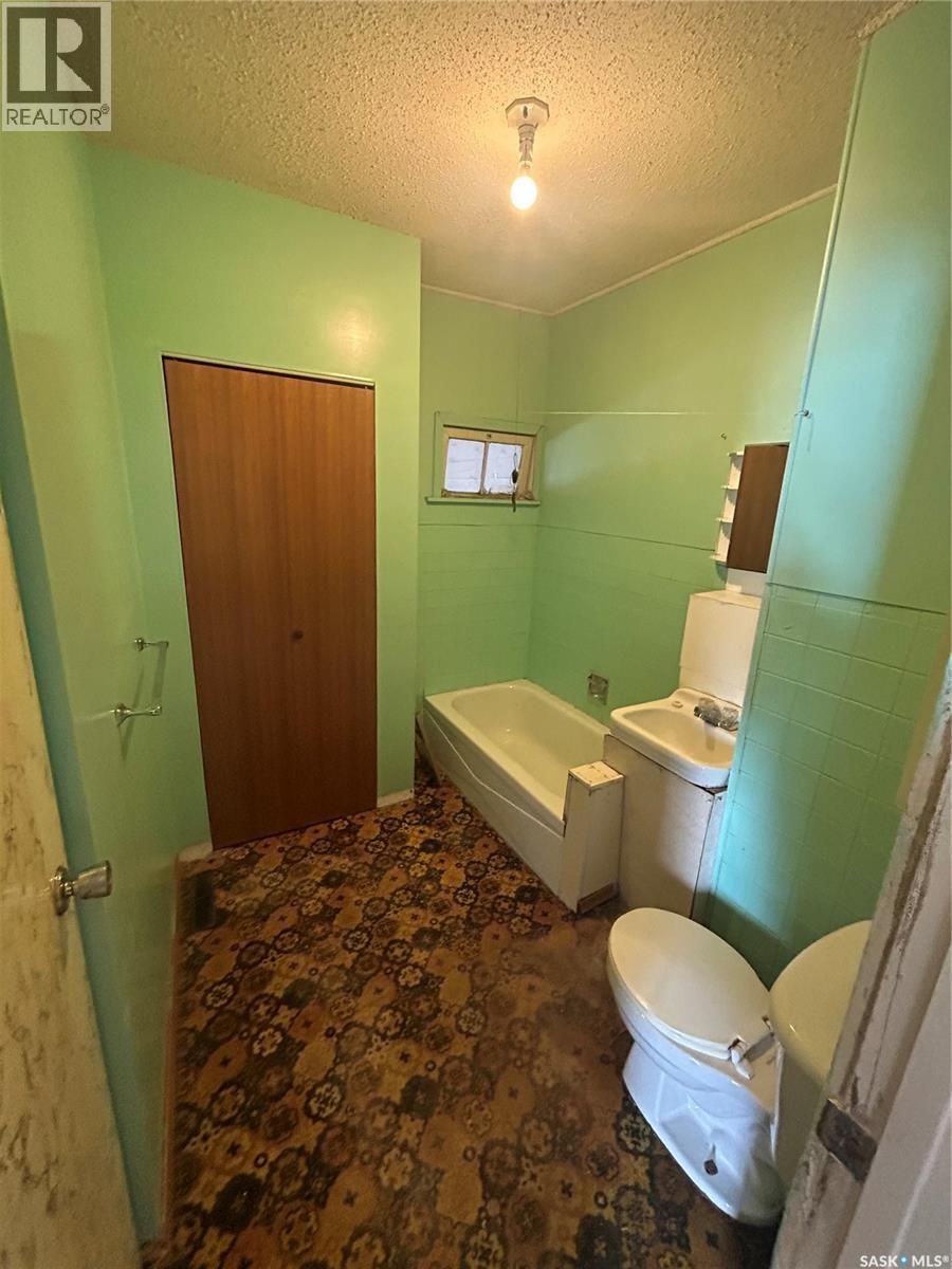 802 Athabaska Avenue, Grenfell, Saskatchewan  S0G 2B0 - Photo 15 - SK025810