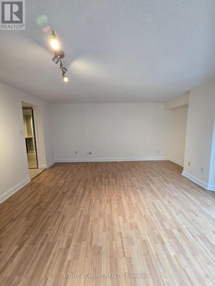 905 - 33 University Avenue, Toronto, Ontario  M5J 2S7 - Photo 2 - C12645608