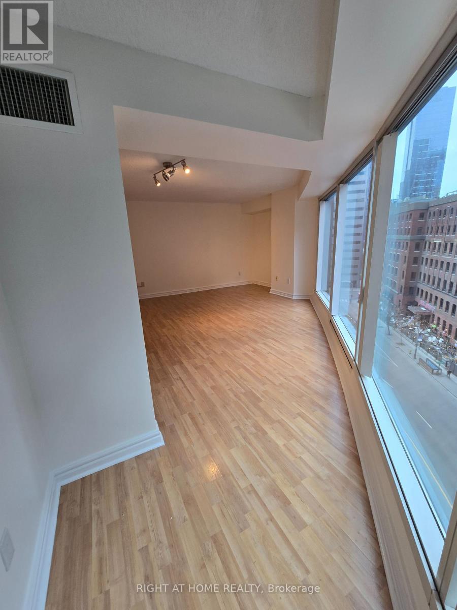 905 - 33 University Avenue, Toronto, Ontario  M5J 2S7 - Photo 3 - C12645608