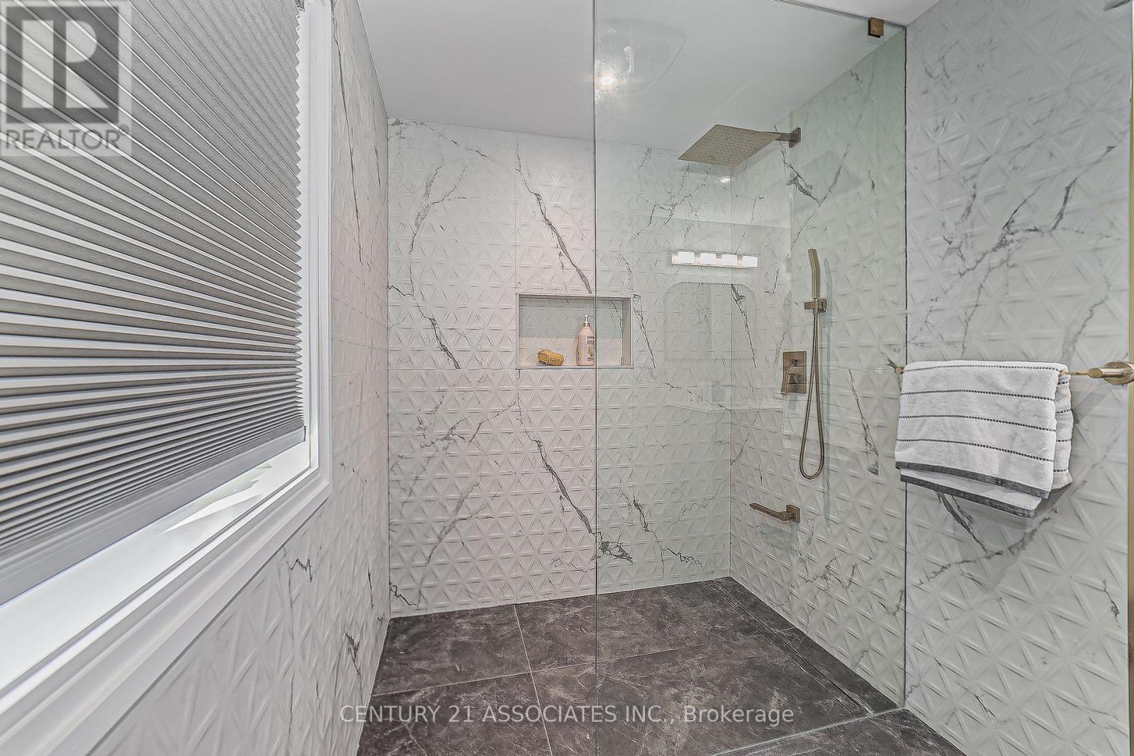 6255 Mccracken Drive, Mississauga, Ontario  L5V 1X9 - Photo 13 - W12645606