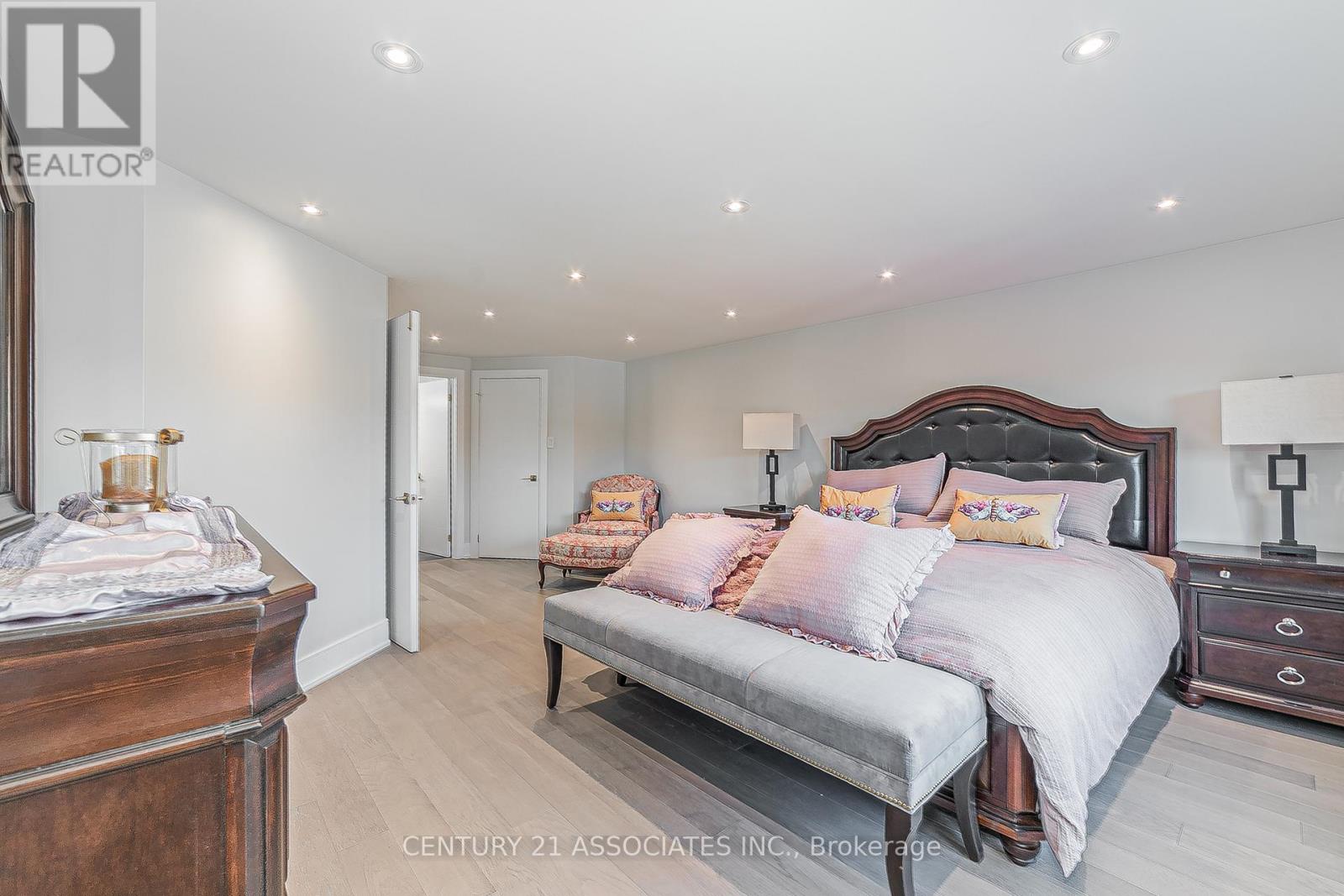 6255 Mccracken Drive, Mississauga, Ontario  L5V 1X9 - Photo 16 - W12645606