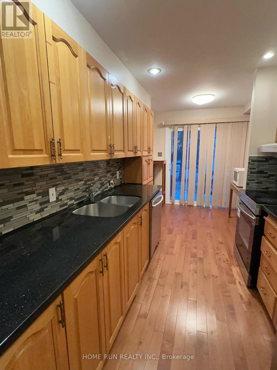 113 Stonebriar Drive, Ottawa, Ontario  K2G 5Y1 - Photo 4 - X12645614