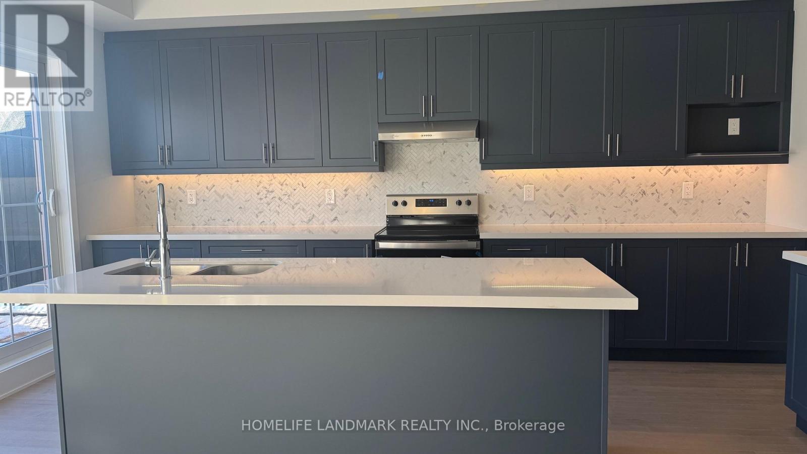 87 York Downs Boulevard, Markham, Ontario  L6C 3M8 - Photo 3 - N12645612