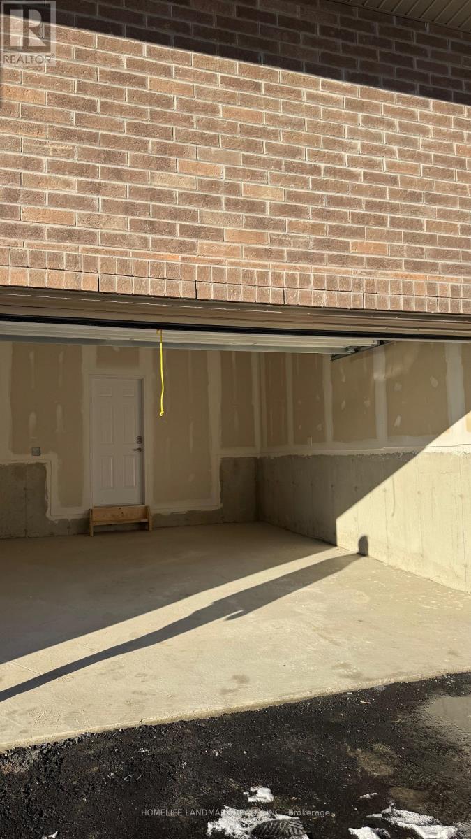 87 York Downs Boulevard, Markham, Ontario  L6C 3M8 - Photo 5 - N12645612