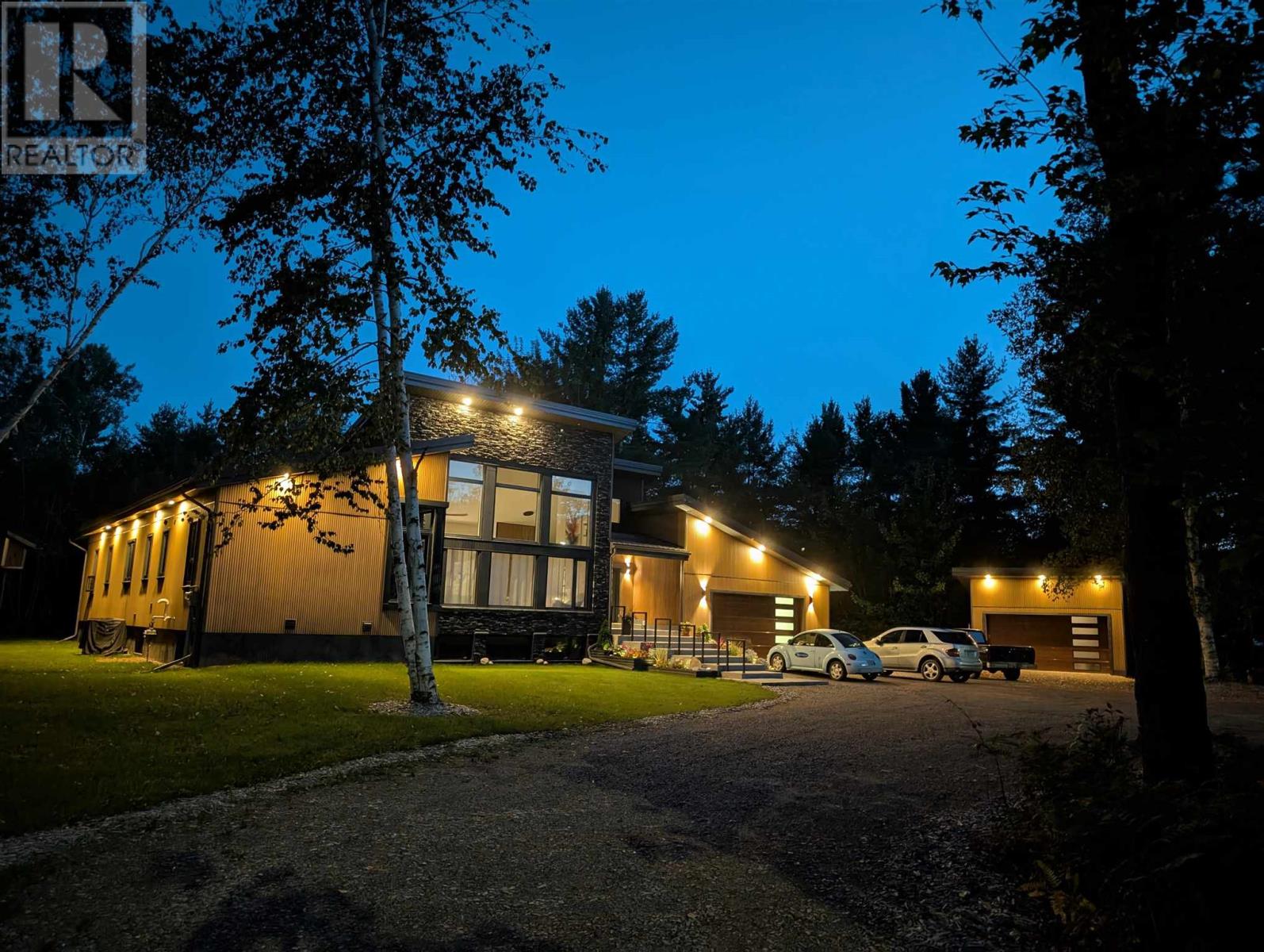 4223 Queen St, Sault Ste. Marie, Ontario  P6A 5K9 - Photo 2 - SM253507