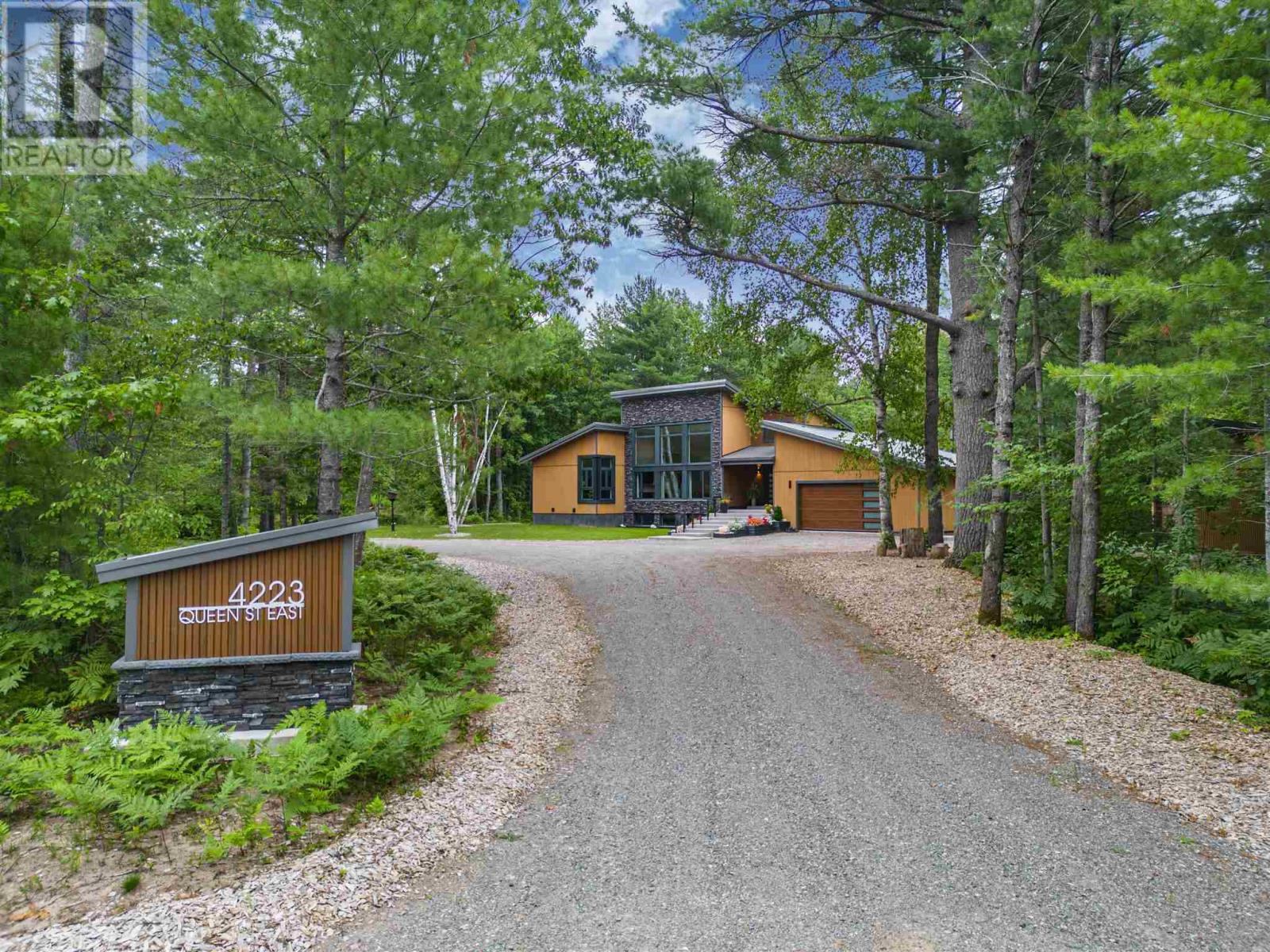 4223 Queen St, Sault Ste. Marie, Ontario  P6A 5K9 - Photo 3 - SM253507