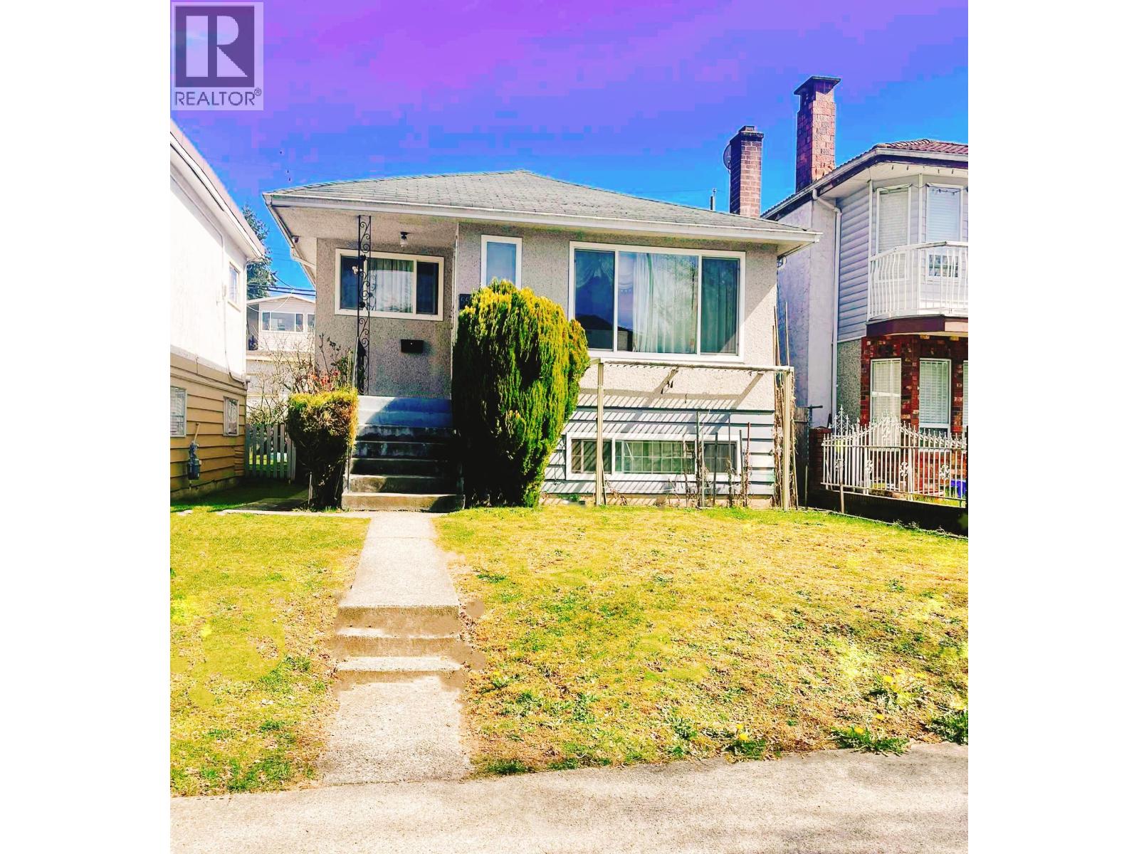 5530 COLLEGE STREET, Vancouver, British Columbia