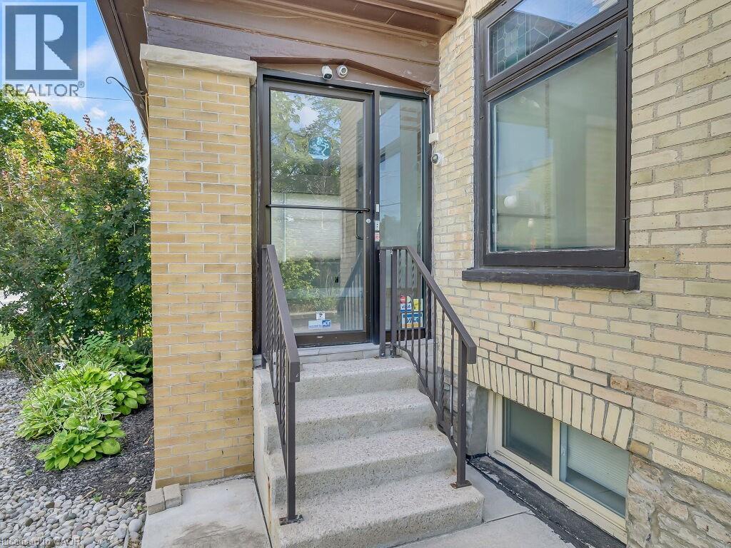 561 Queen Street S, Kitchener, Ontario  N2G 1W9 - Photo 3 - 40782524