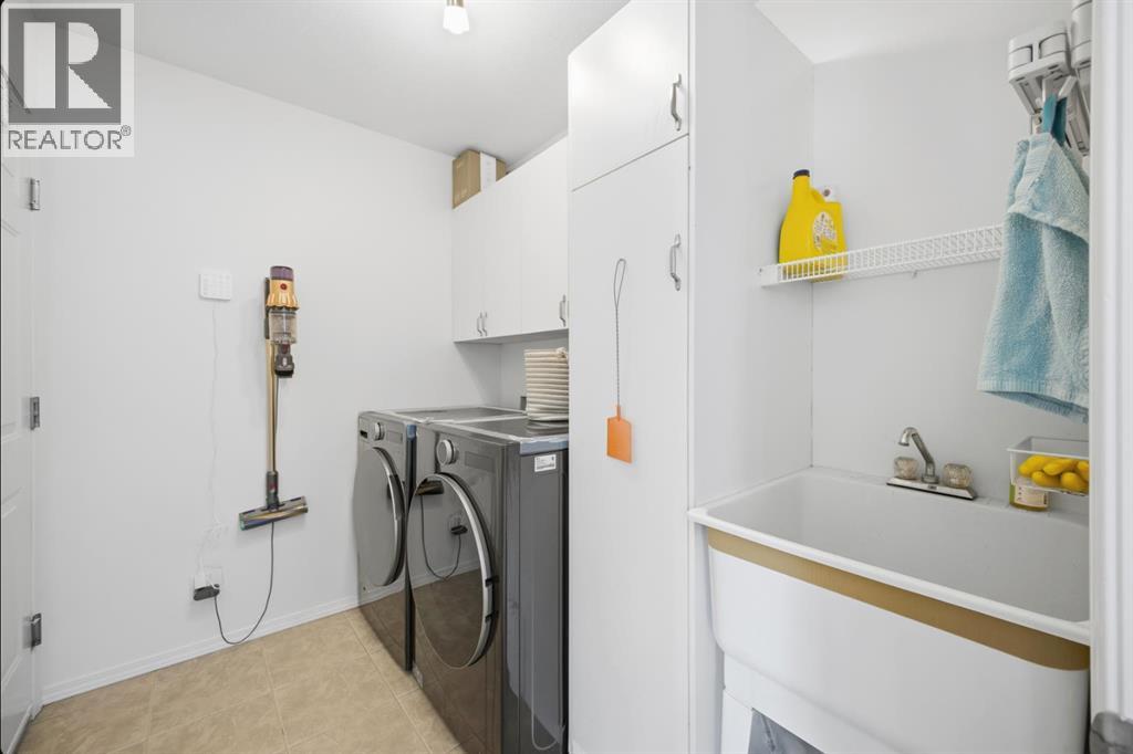 11 Falcon Ridge Drive, Sylvan Lake, Alberta  T4S 1Z2 - Photo 7 - A2268373