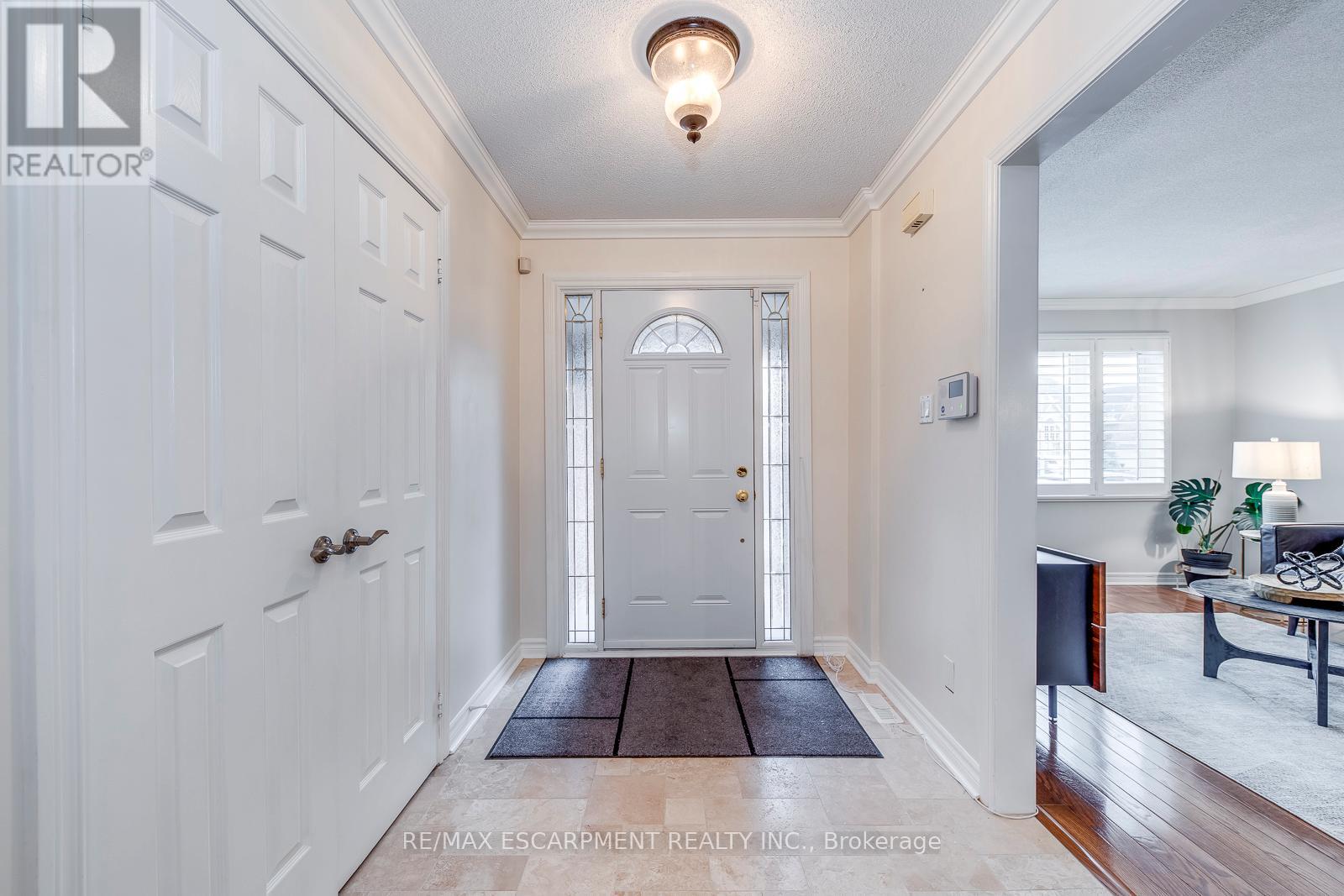 2161 Grenville Drive, Oakville, Ontario  L6H 4X1 - Photo 2 - W12645684