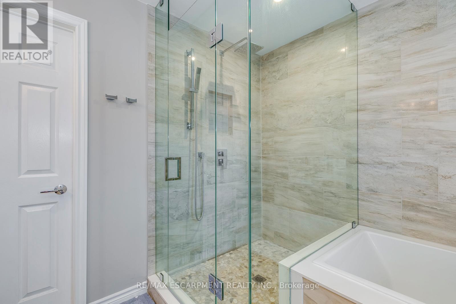 2161 Grenville Drive, Oakville, Ontario  L6H 4X1 - Photo 33 - W12645684