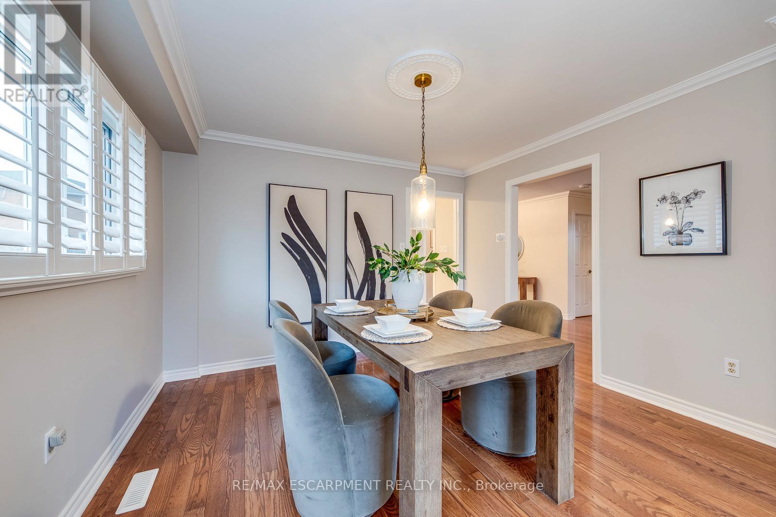 2161 Grenville Drive, Oakville, Ontario  L6H 4X1 - Photo 7 - W12645684