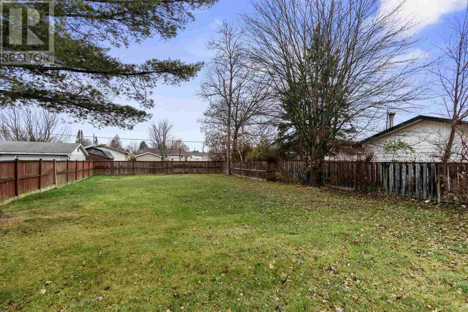 225 Hugill St, Sault Ste. Marie, Ontario  P6A 4G1 - Photo 33 - SM253436