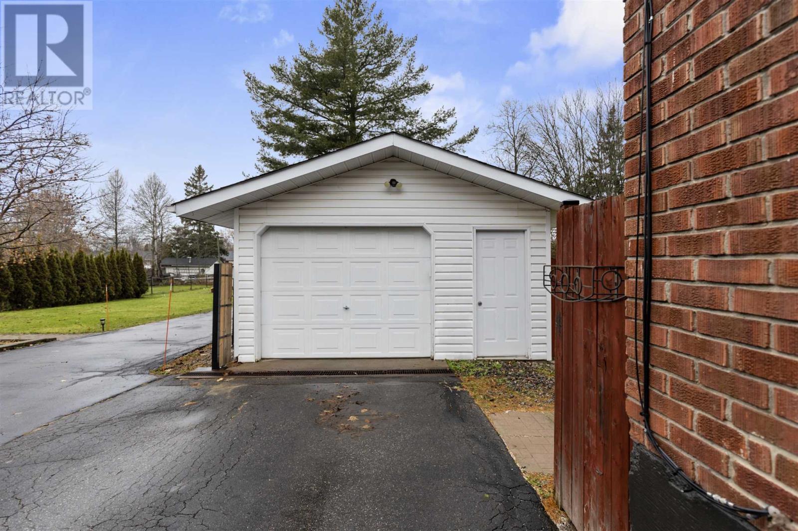 225 Hugill St, Sault Ste. Marie, Ontario  P6A 4G1 - Photo 28 - SM253436