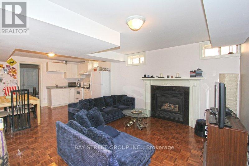 17 Dunvegan Drive, Richmond Hill, Ontario  L4C 9P8 - Photo 24 - N12645688