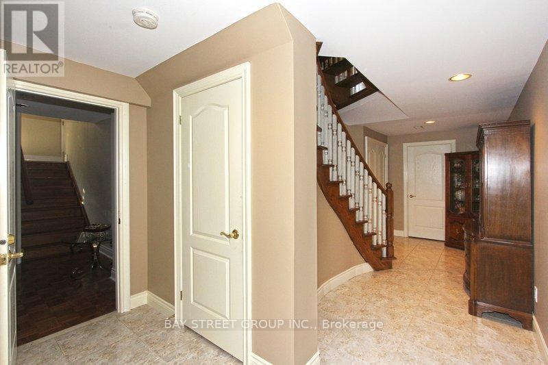 17 Dunvegan Drive, Richmond Hill, Ontario  L4C 9P8 - Photo 25 - N12645688