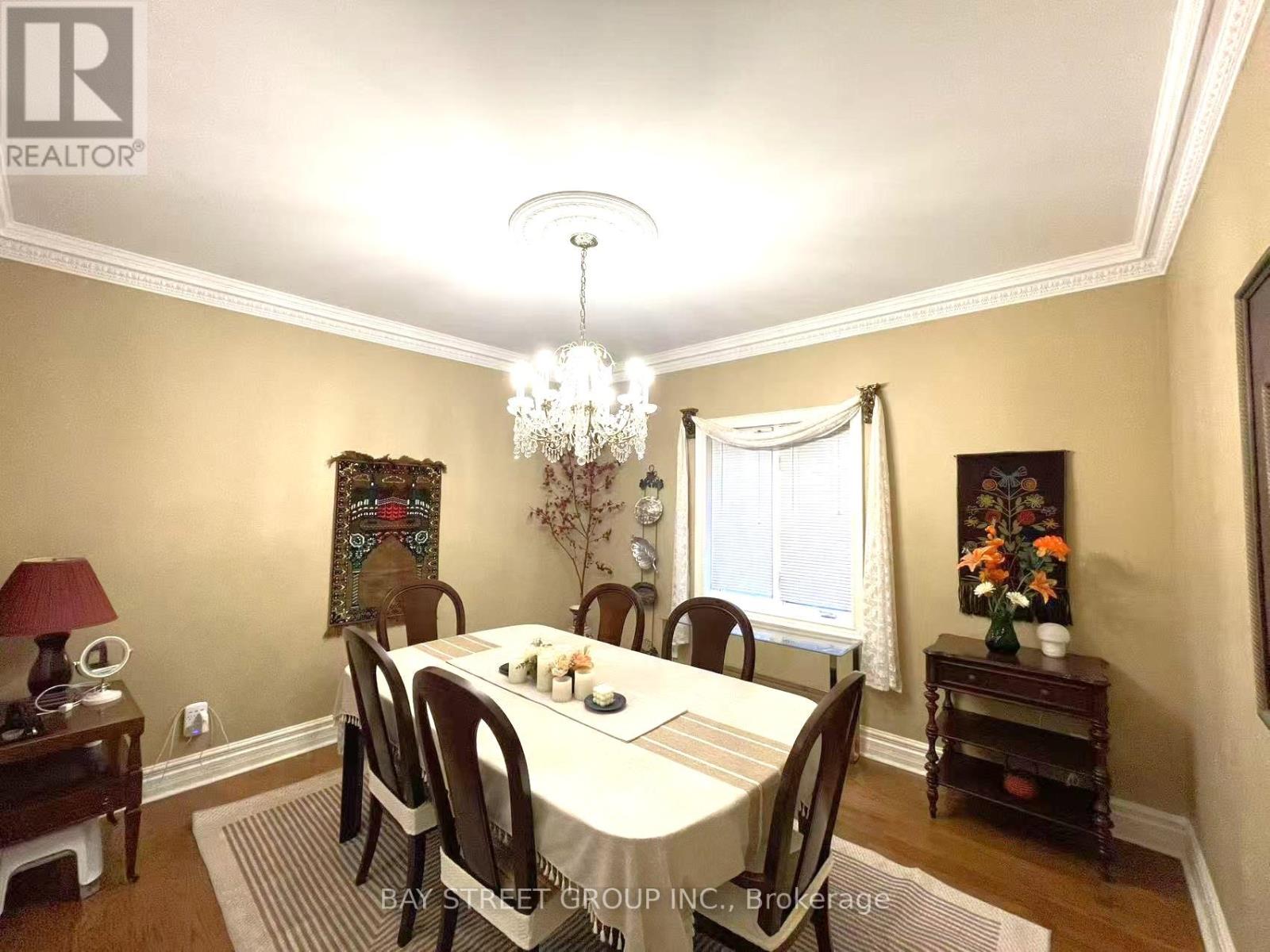 17 Dunvegan Drive, Richmond Hill, Ontario  L4C 9P8 - Photo 5 - N12645688