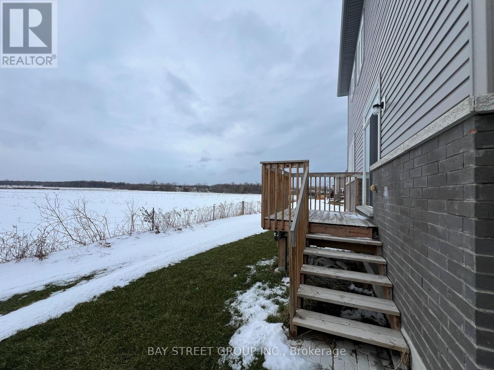 4 Middleton Drive, Wasaga Beach, Ontario  L9Z 0K9 - Photo 3 - S12645710