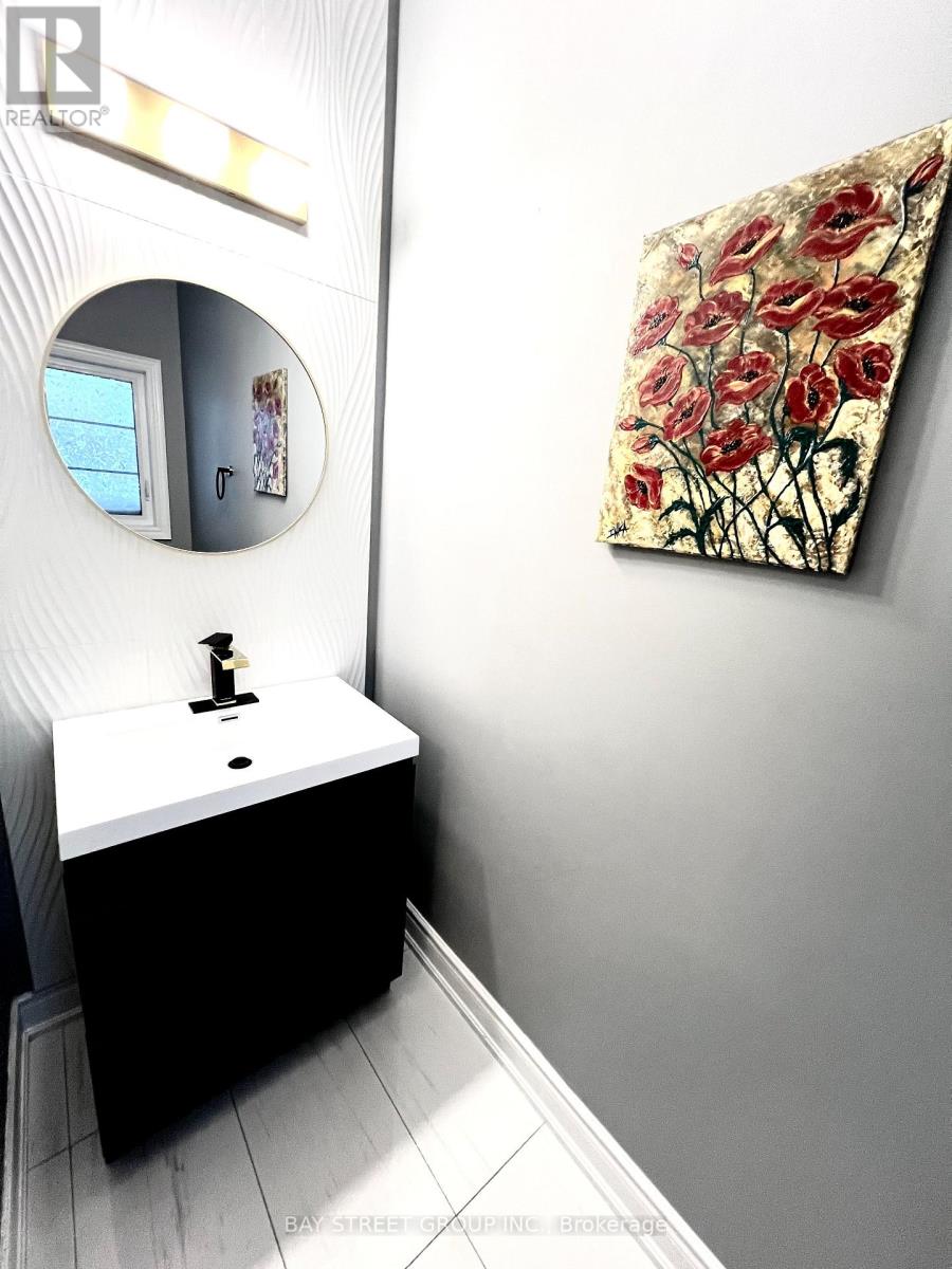 4 Middleton Drive, Wasaga Beach, Ontario  L9Z 0K9 - Photo 5 - S12645710